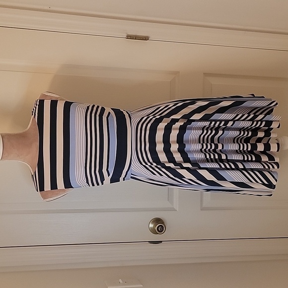 Donna Morgan Blue Striped Dress Size 4 NWOT.  Excellent Condition - Picture 1 of 8
